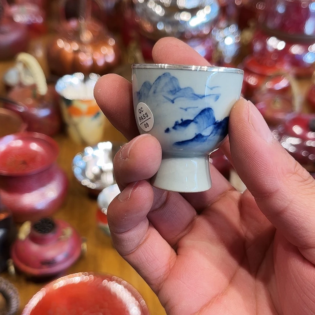 小酒杯包银手工锻打工艺