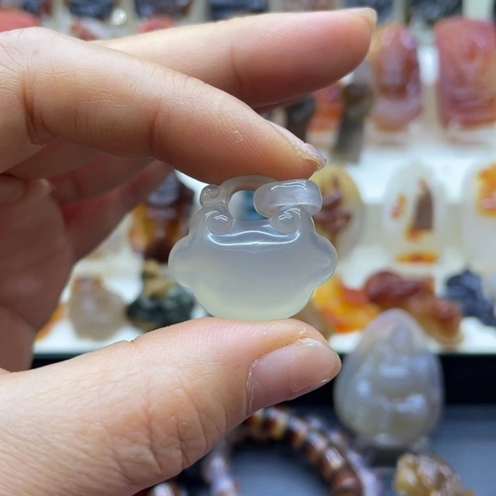 玛瑙/玉髓吊坠(赠链)未镶嵌富**业吊坠