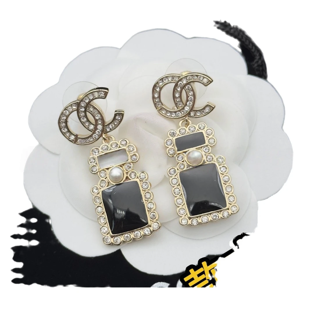 钛钢耳饰 8315小香风耳钉轻奢高级复古经典欧美风双c珍珠耳钉