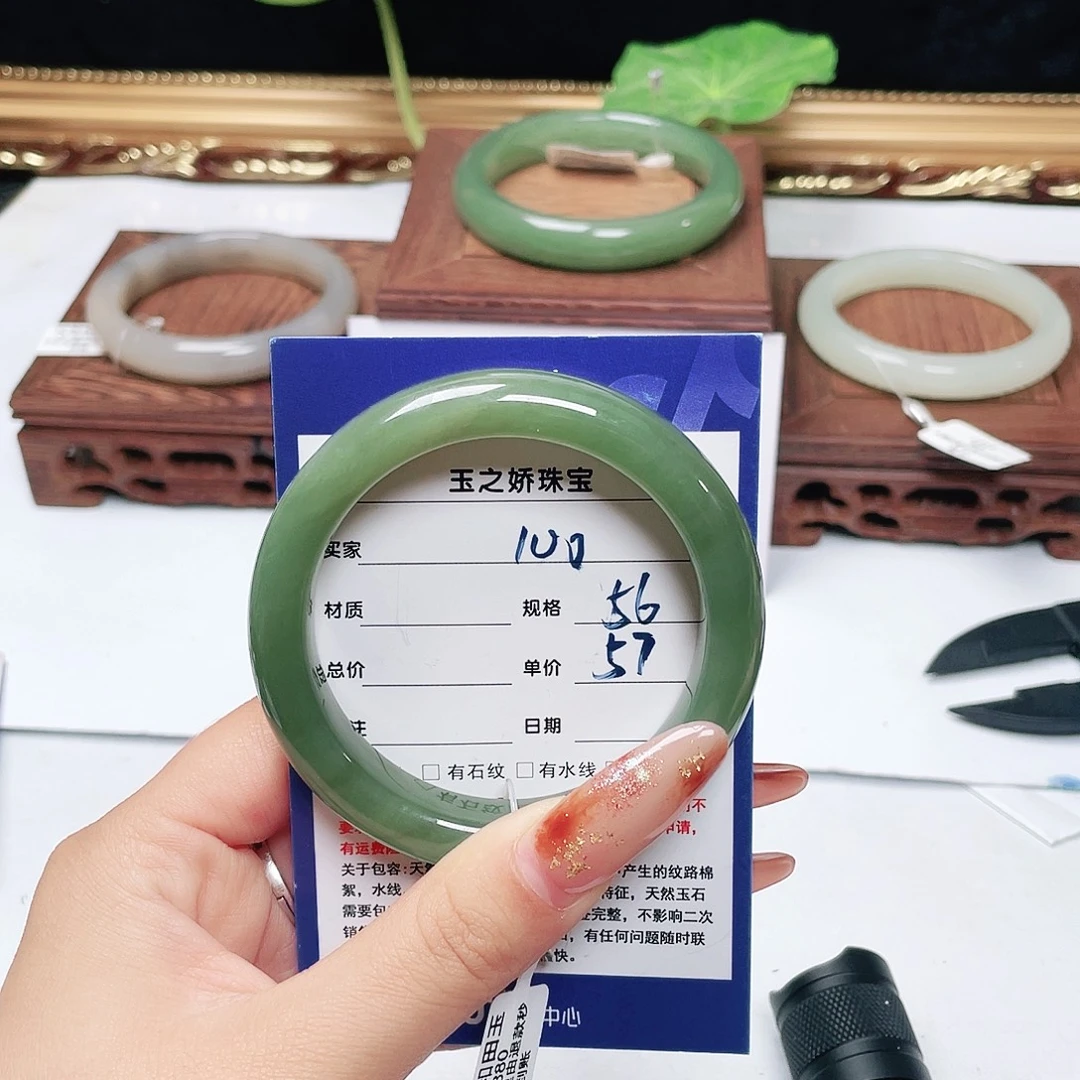 和田玉未镶嵌手镯