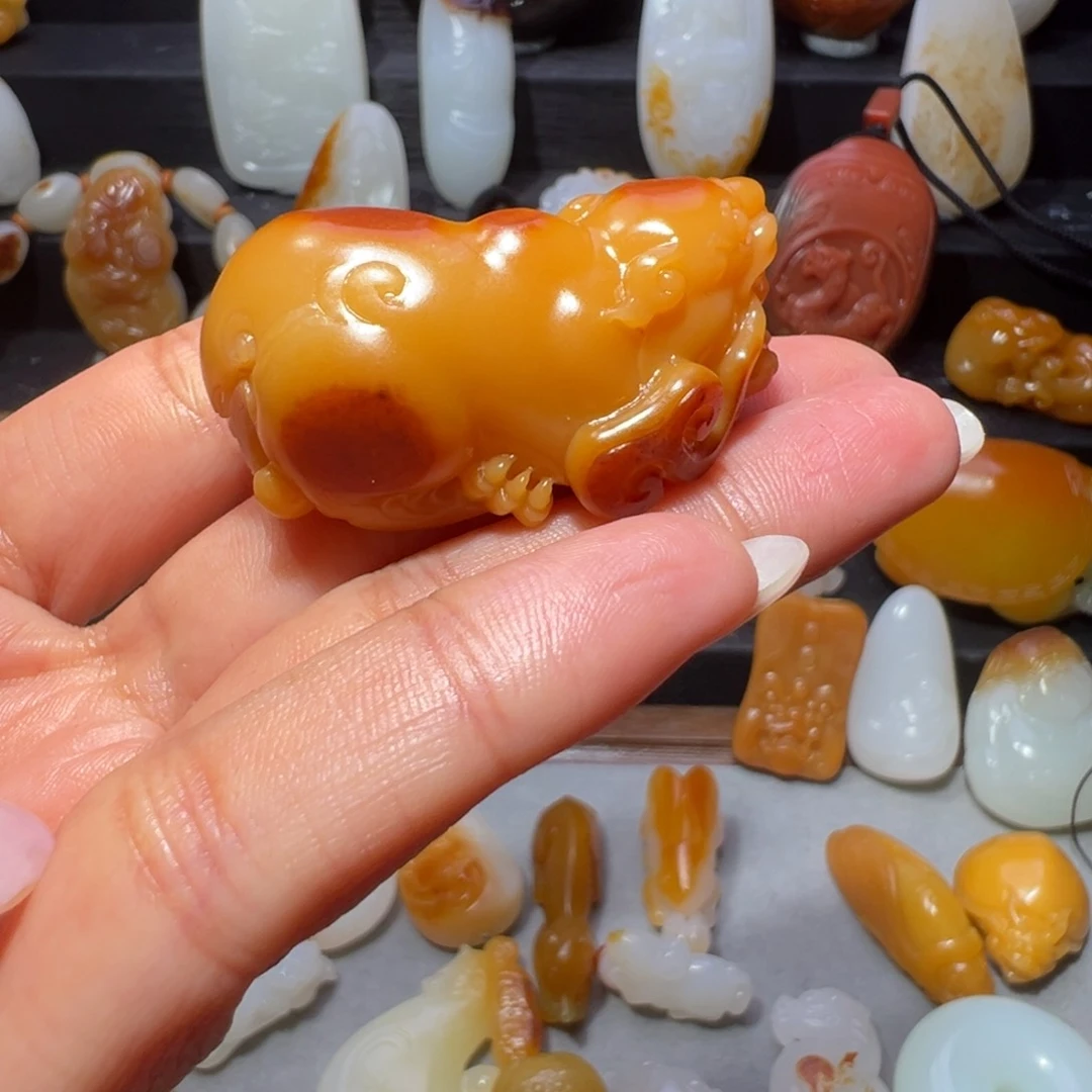 和田玉颈饰未镶嵌大***君