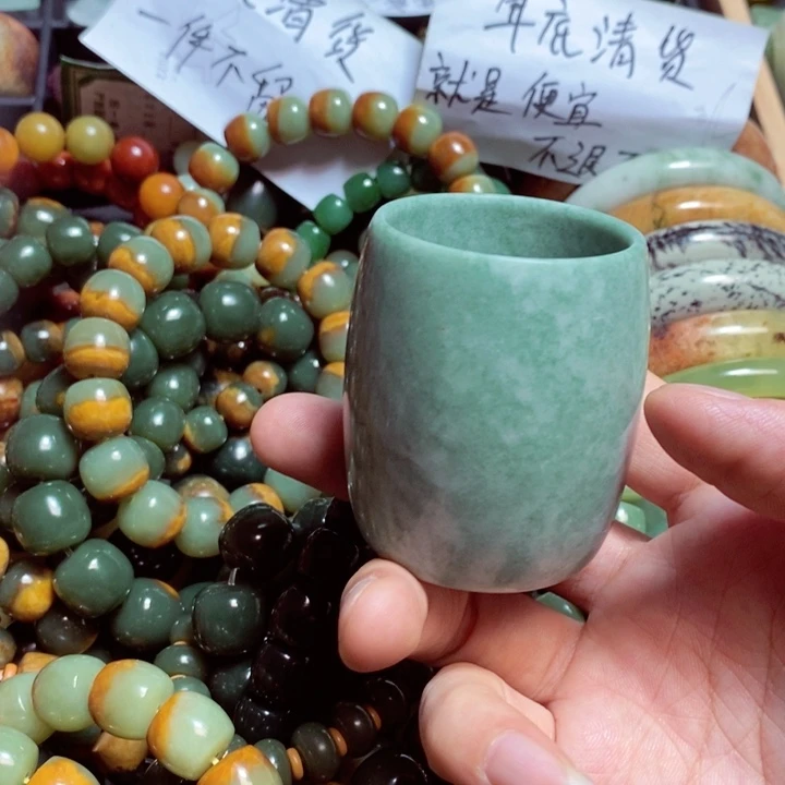 蛇纹石玉颈饰合金