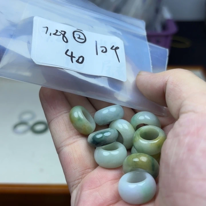 翡翠未镶嵌颈饰挂件