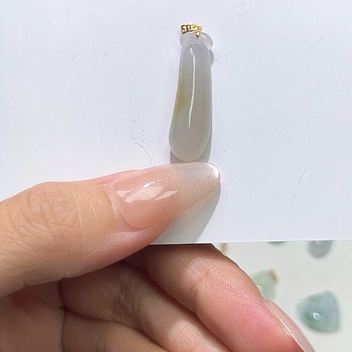 颈饰18K金镶嵌翡翠
