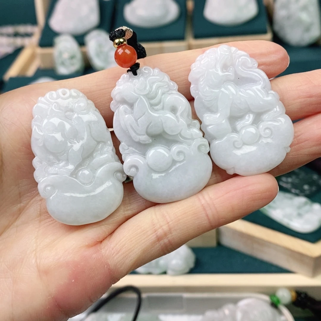 翡翠颈饰未镶嵌猪 马 虎 发货发其一
