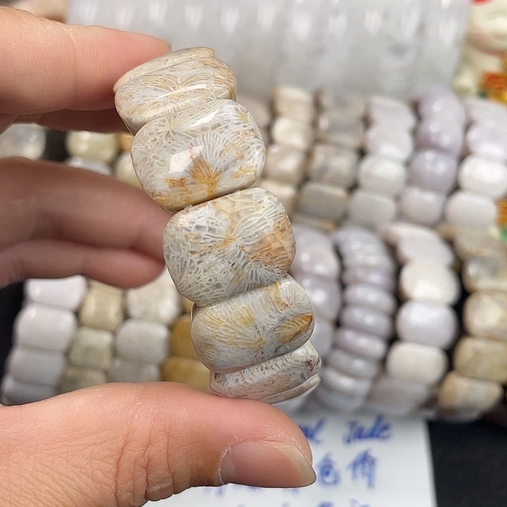 硅化珊瑚（珊瑚玉）未镶嵌手镯