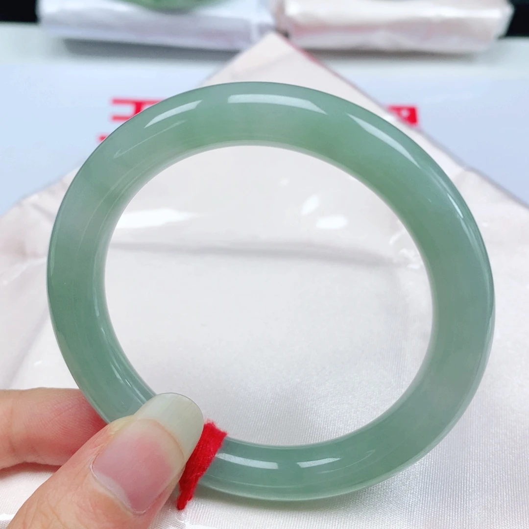 翡翠未镶嵌手镯  编号50 圆条53+