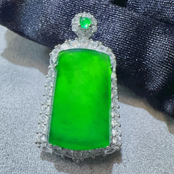 【直播间专属-大无事牌吊坠】天然A货翡翠阳绿无事牌吊坠高级质感