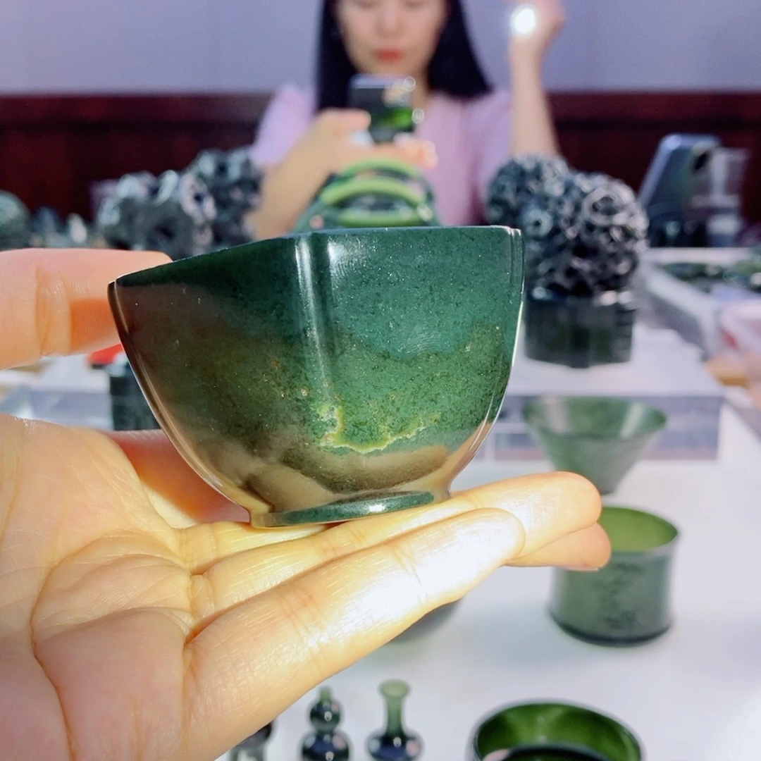 未镶嵌和田玉（青玉）摆件
