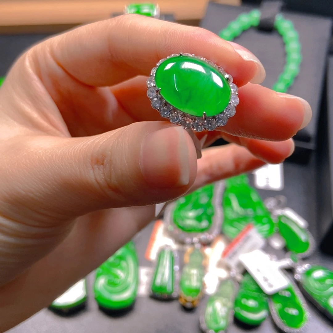 翡翠未镶嵌吊坠(不含链)