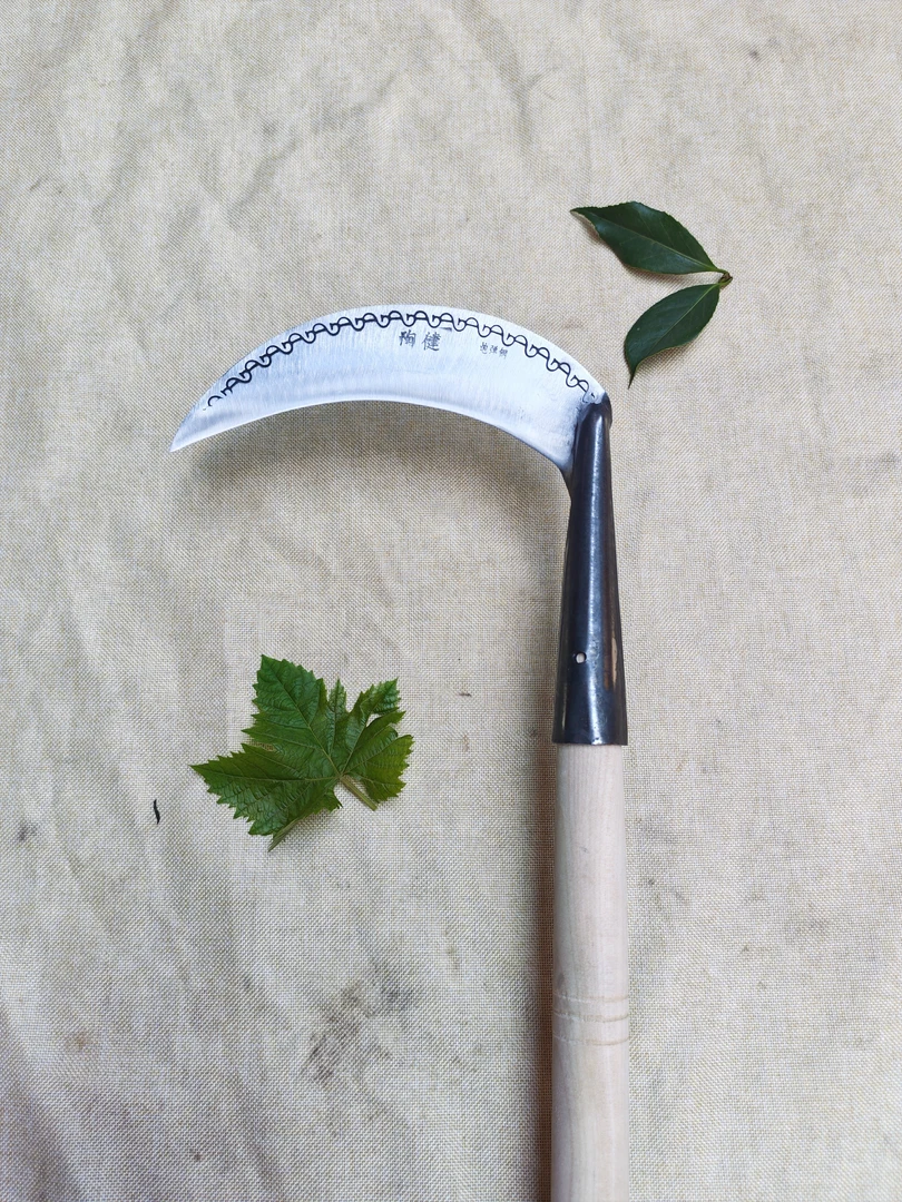 手工锻打花纹镰刀（炮弹钢）割草，砍玉米，割小麦，砍树枝，砍割两用