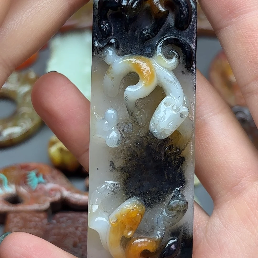 六***顺和田玉未镶嵌颈饰