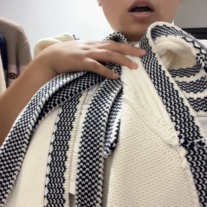 白色大衣。