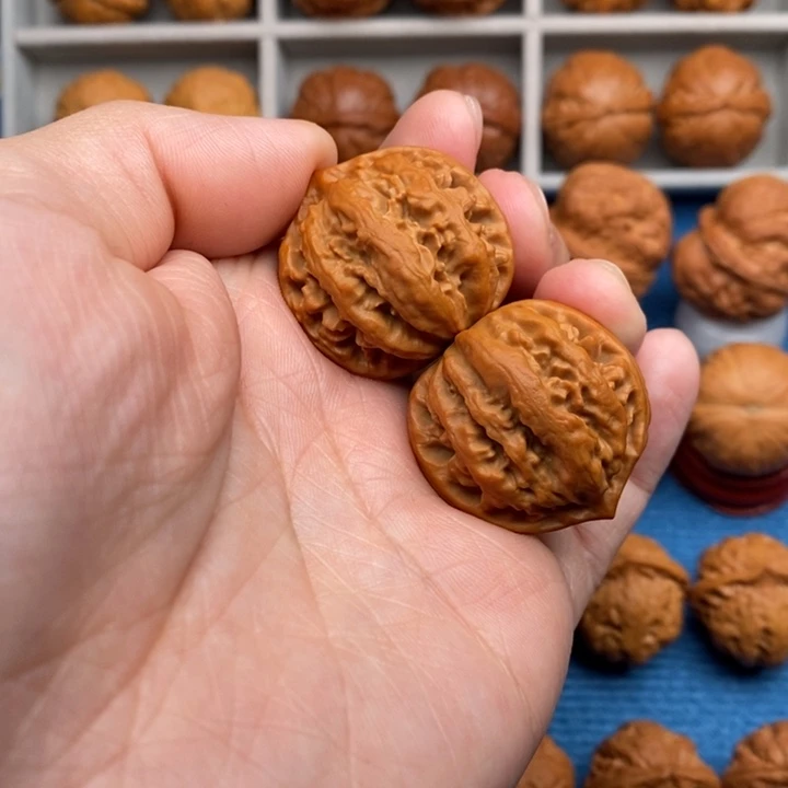 文玩核桃把件九龙筋