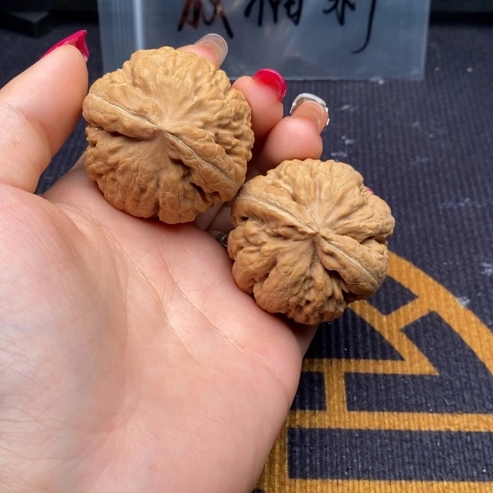 周***飞文玩核桃把件霸王龙