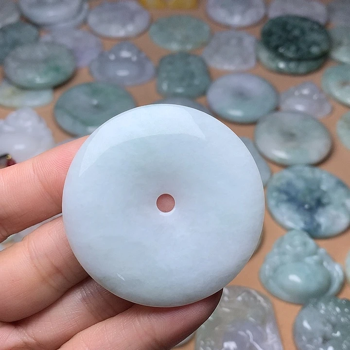 翡翠未镶嵌颈饰平安扣