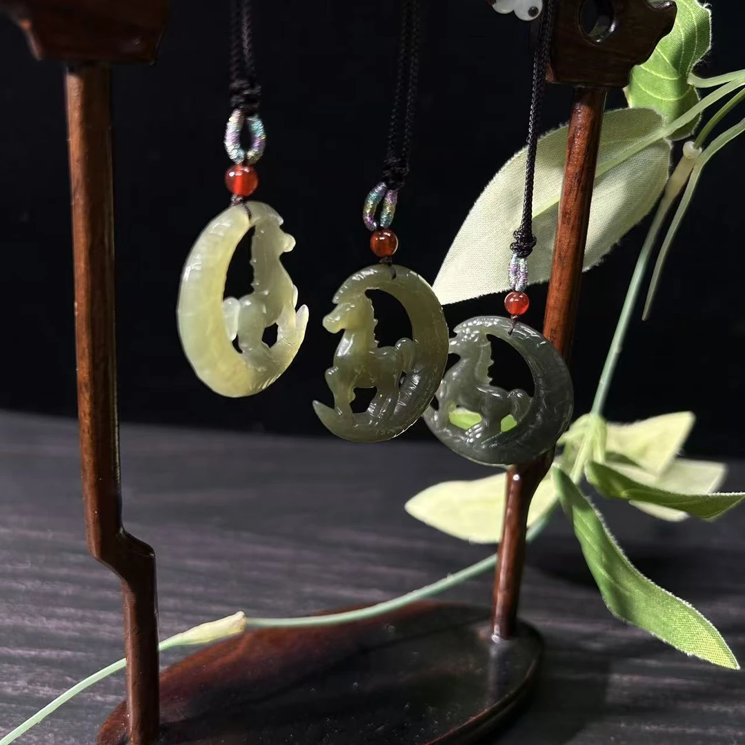 天然和田玉马到功成吊坠晴水料生肖马时尚百搭多样性选其一00236