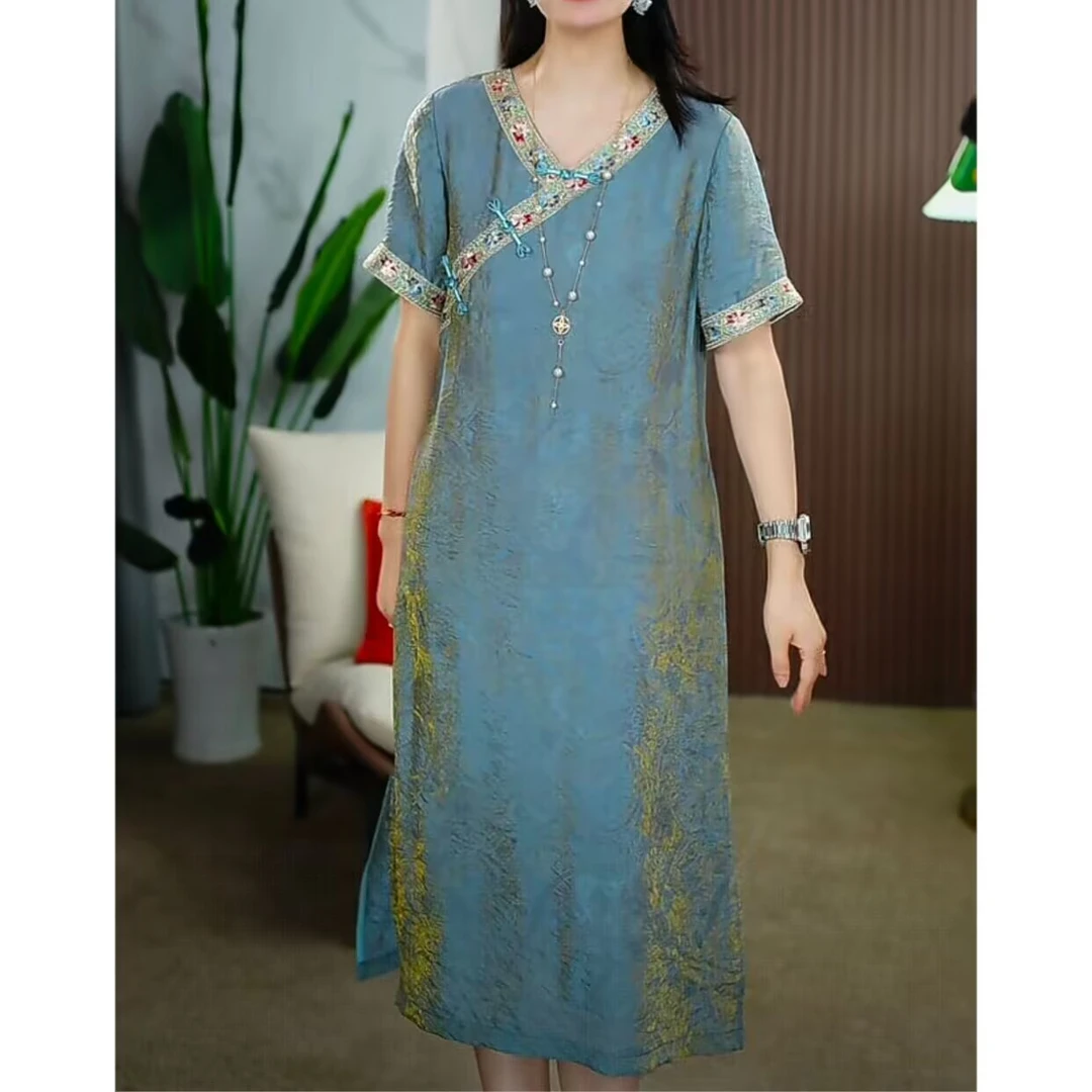 B260-1夏季新款2025时尚气质刺绣设计感V领显瘦宽松连衣裙