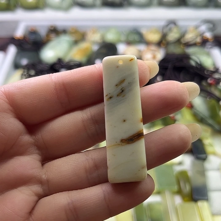 蛇纹石玉未镶嵌珠宝奇石