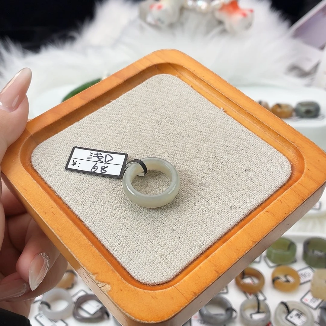 和田玉未镶嵌戒指L16烟灰轮胎直径16.8不退换