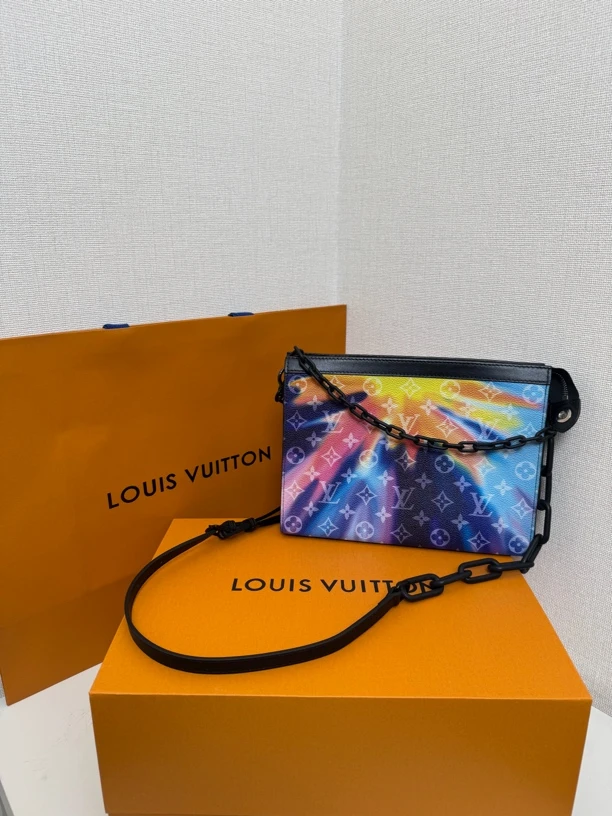 95新 LouisVuitton/路易威登 97大限量洗漱手拿包