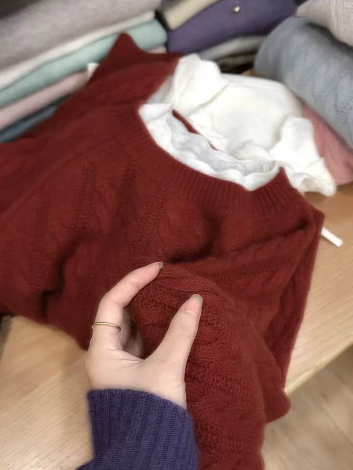 七言家巨好看  # 樱桃红插肩麻花软糯加厚毛衣3326@