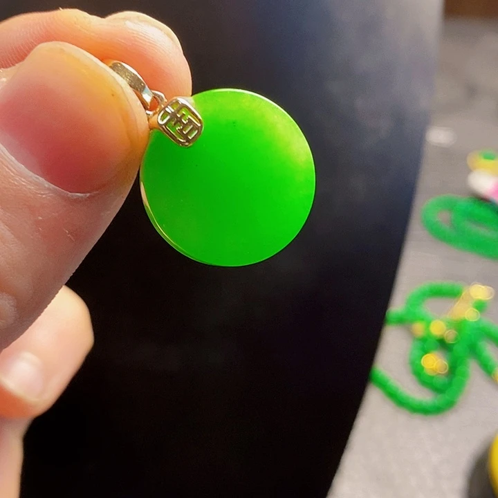 翡翠18K金镶嵌颈饰