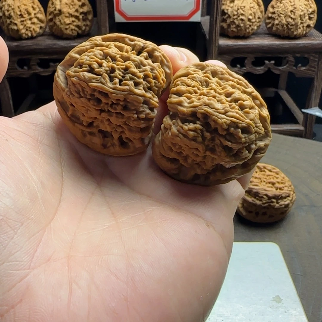 清***酒文玩核桃吊坠43饕餮纹三角