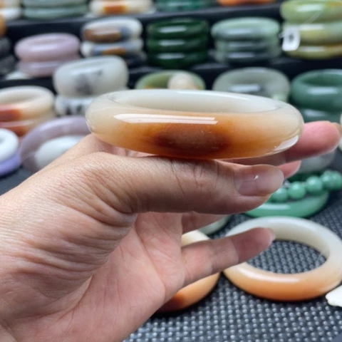 石英岩玉未镶嵌手镯