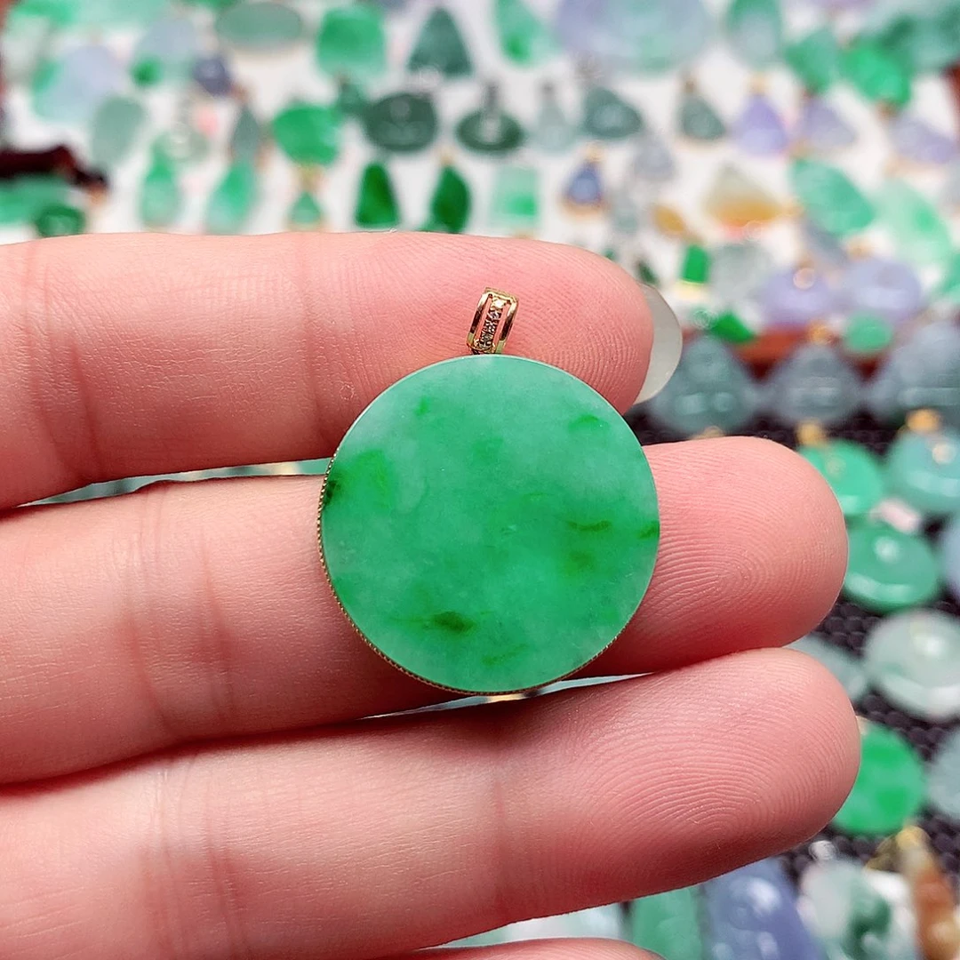 翡翠18K金镶嵌颈饰