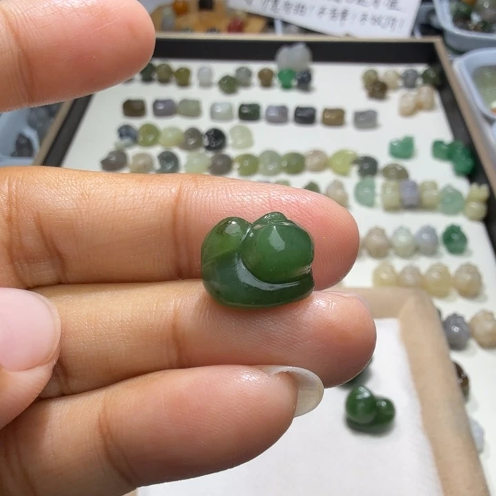 莎***鱼未镶嵌和田玉珠宝半成品