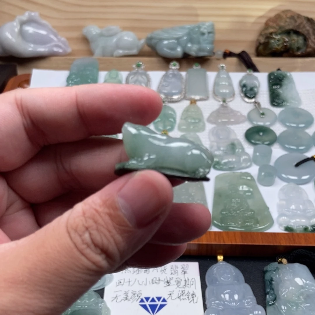 家***鱼翡翠未镶嵌颈饰鼠来宝 天然缅甸A货翡翠