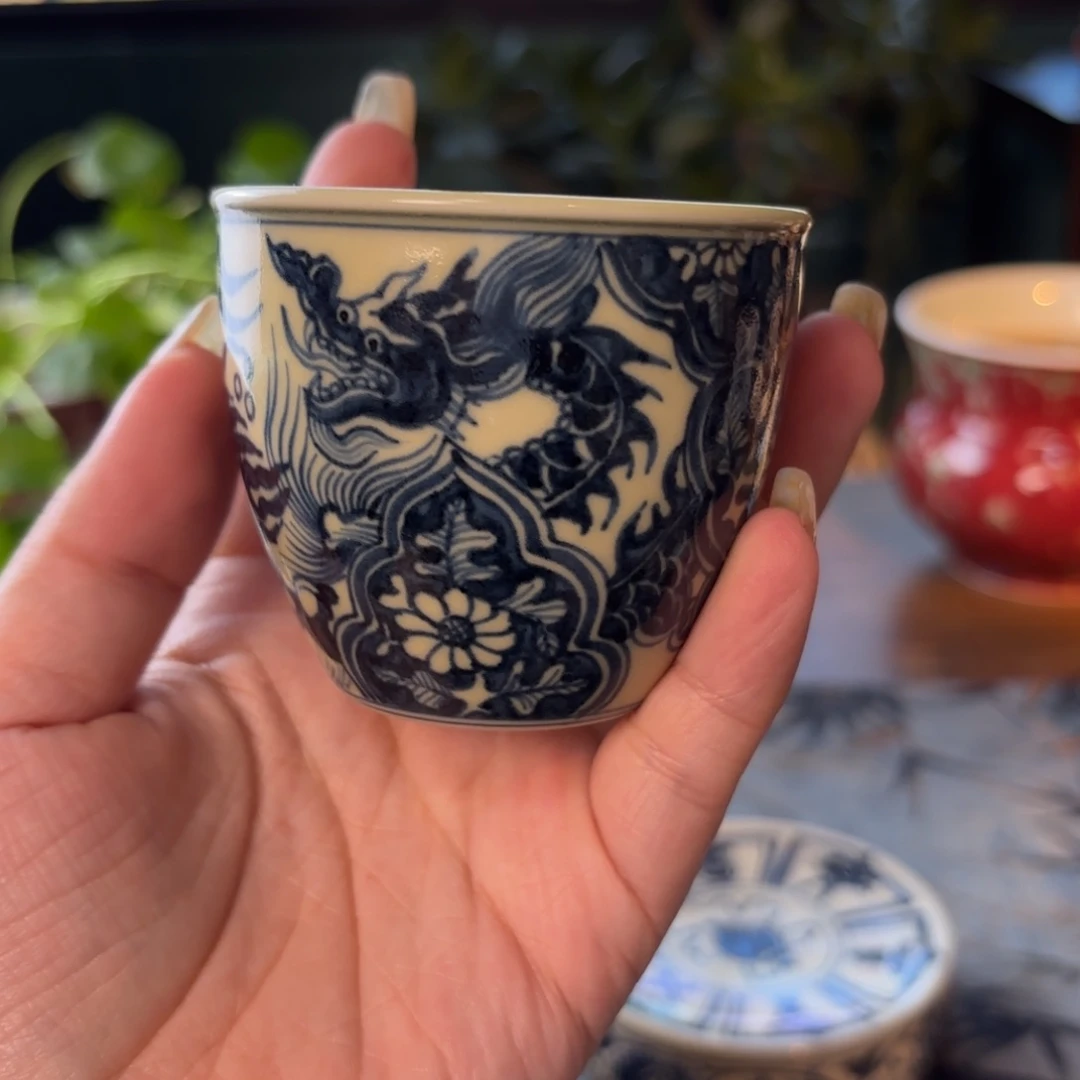 青花手绘二号釉龙杯杯