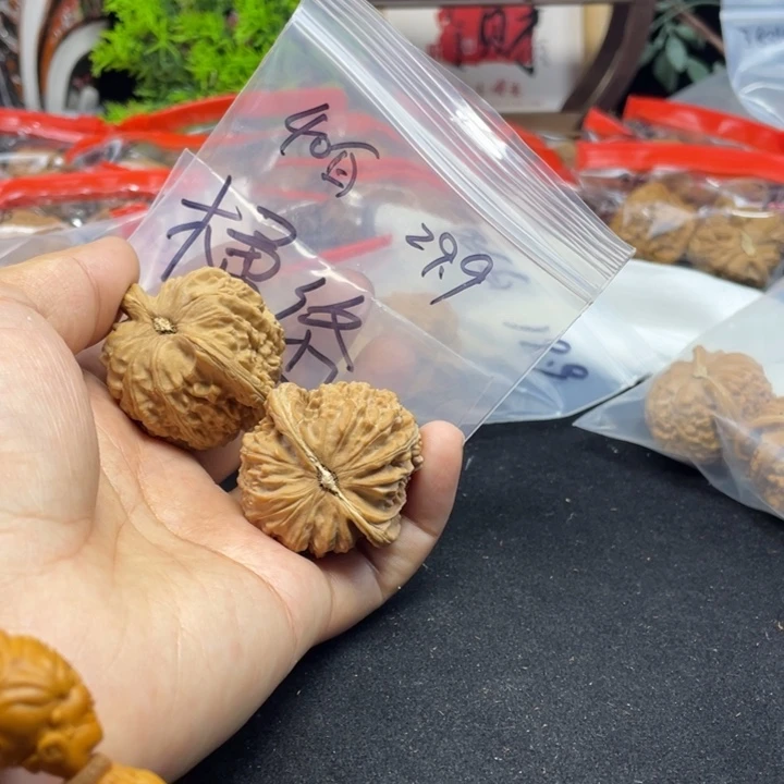 文玩核桃把件橘*?白狮子