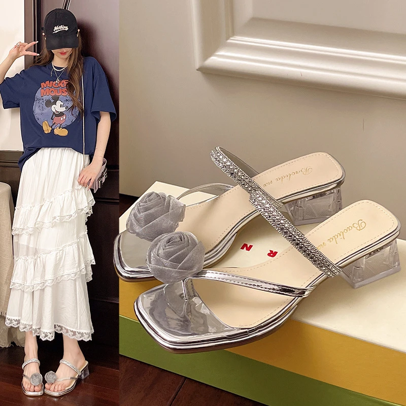 法式粗跟拖鞋女夏外穿2025新款仙女风花朵水钻套趾配裙子水晶凉鞋