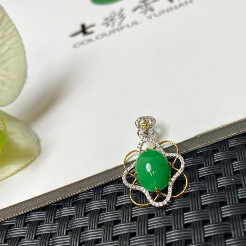 Colourful Yunnan/七彩云南冰种阳绿翡翠吊坠