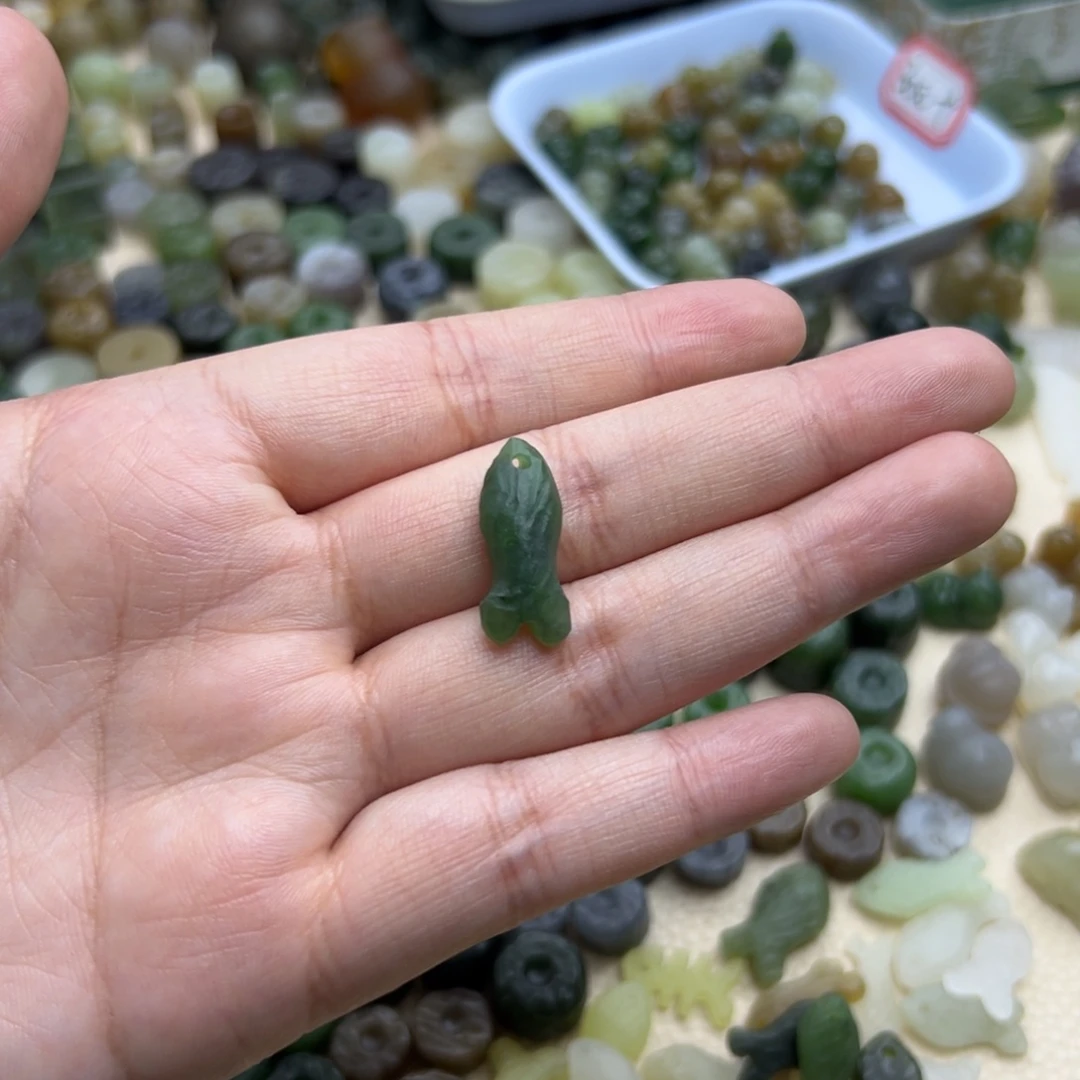 期***待和田玉未镶嵌颈饰