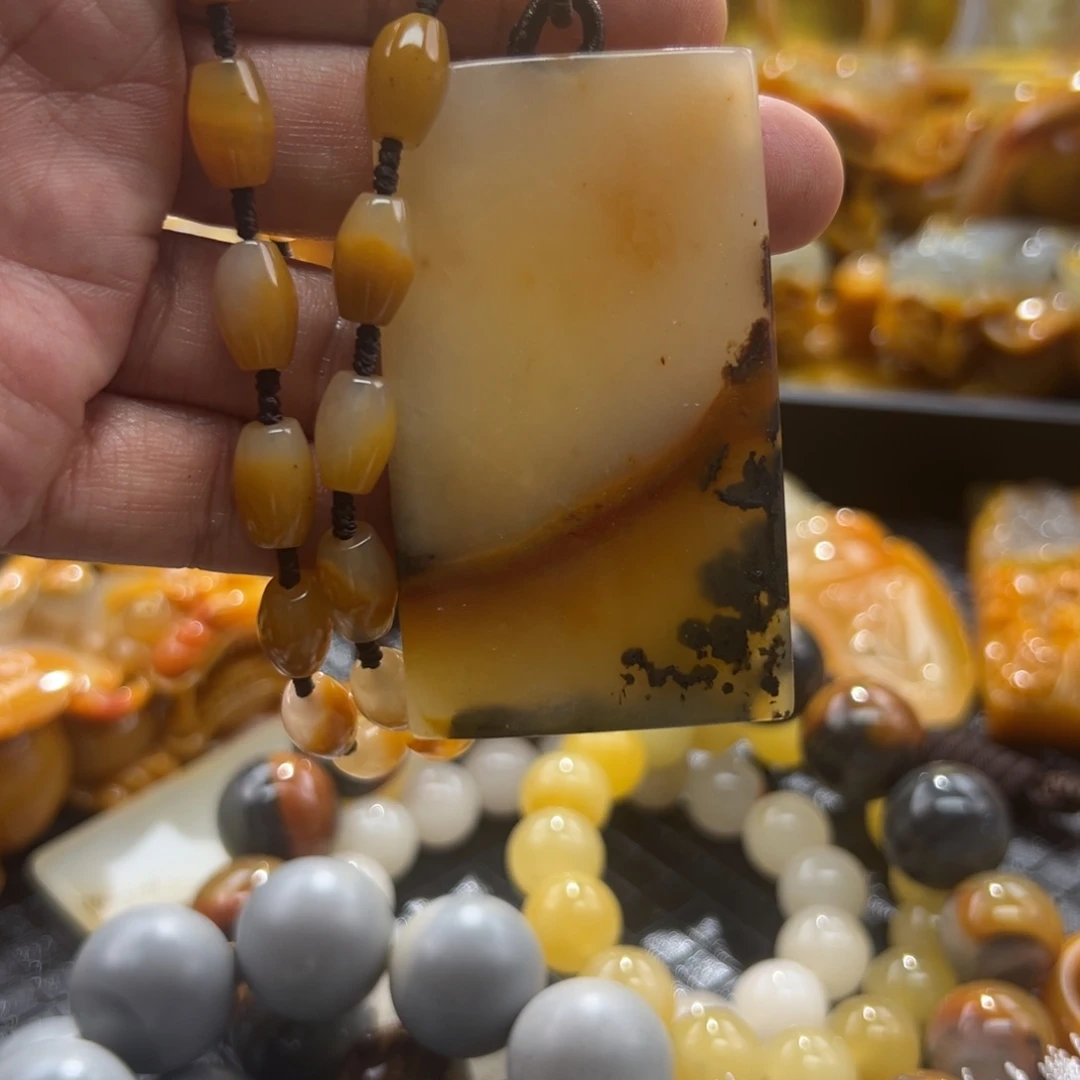 石英质玉未镶嵌颈饰