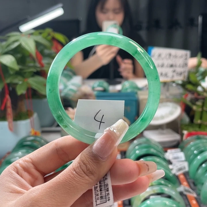 石英质玉手镯未镶嵌天然A货非洲翠手镯