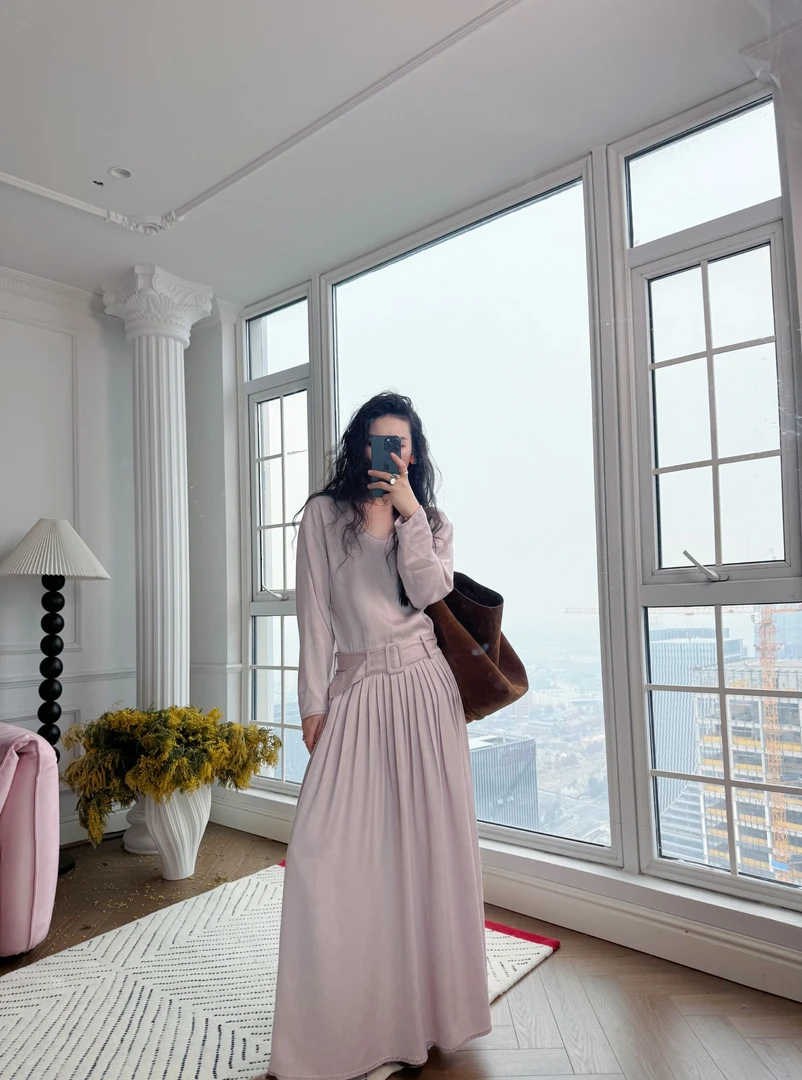 XIANPIN/鲜品【温柔千金】25年春季设计师款长袖气质打底显瘦连衣裙