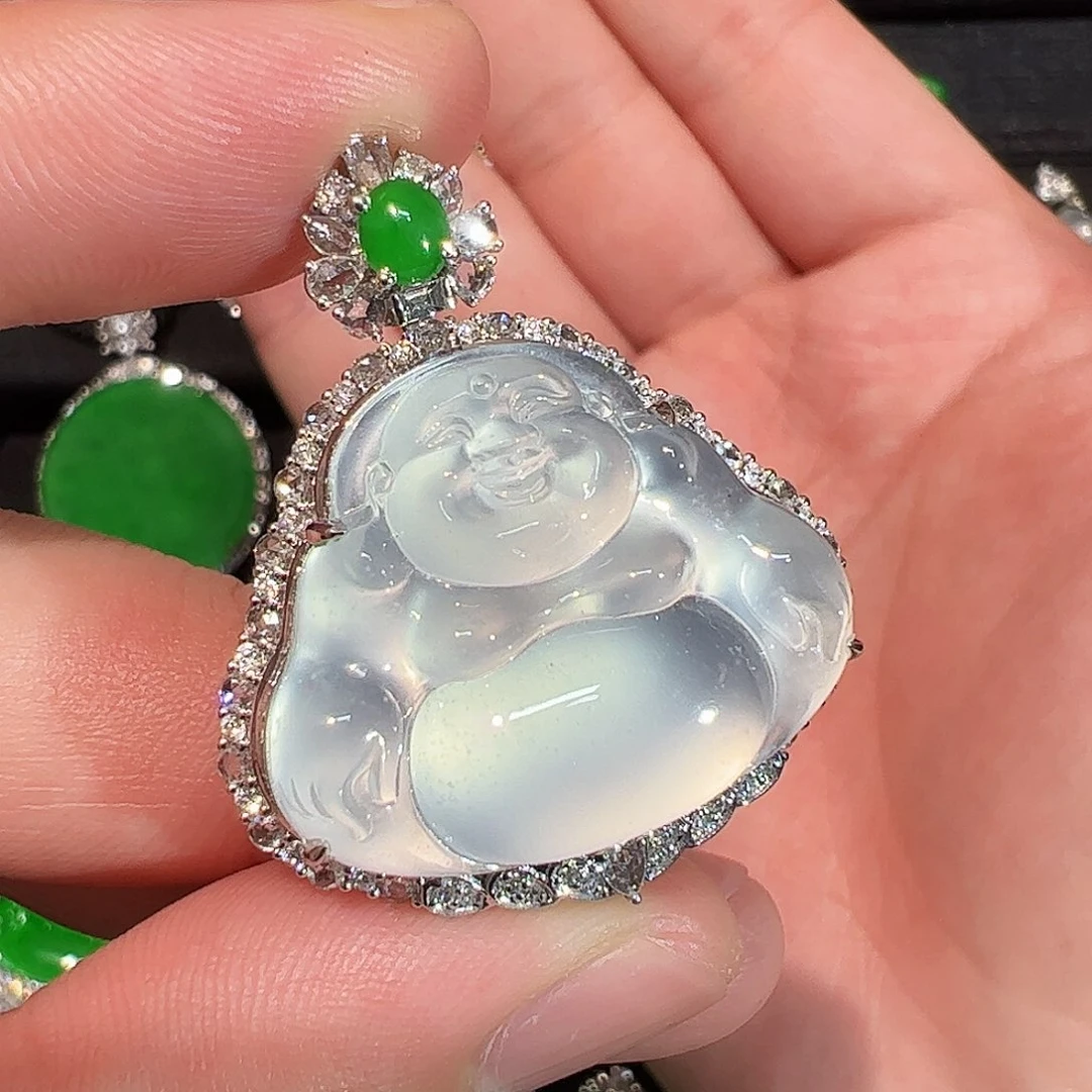 翡翠18K金镶嵌颈饰佛