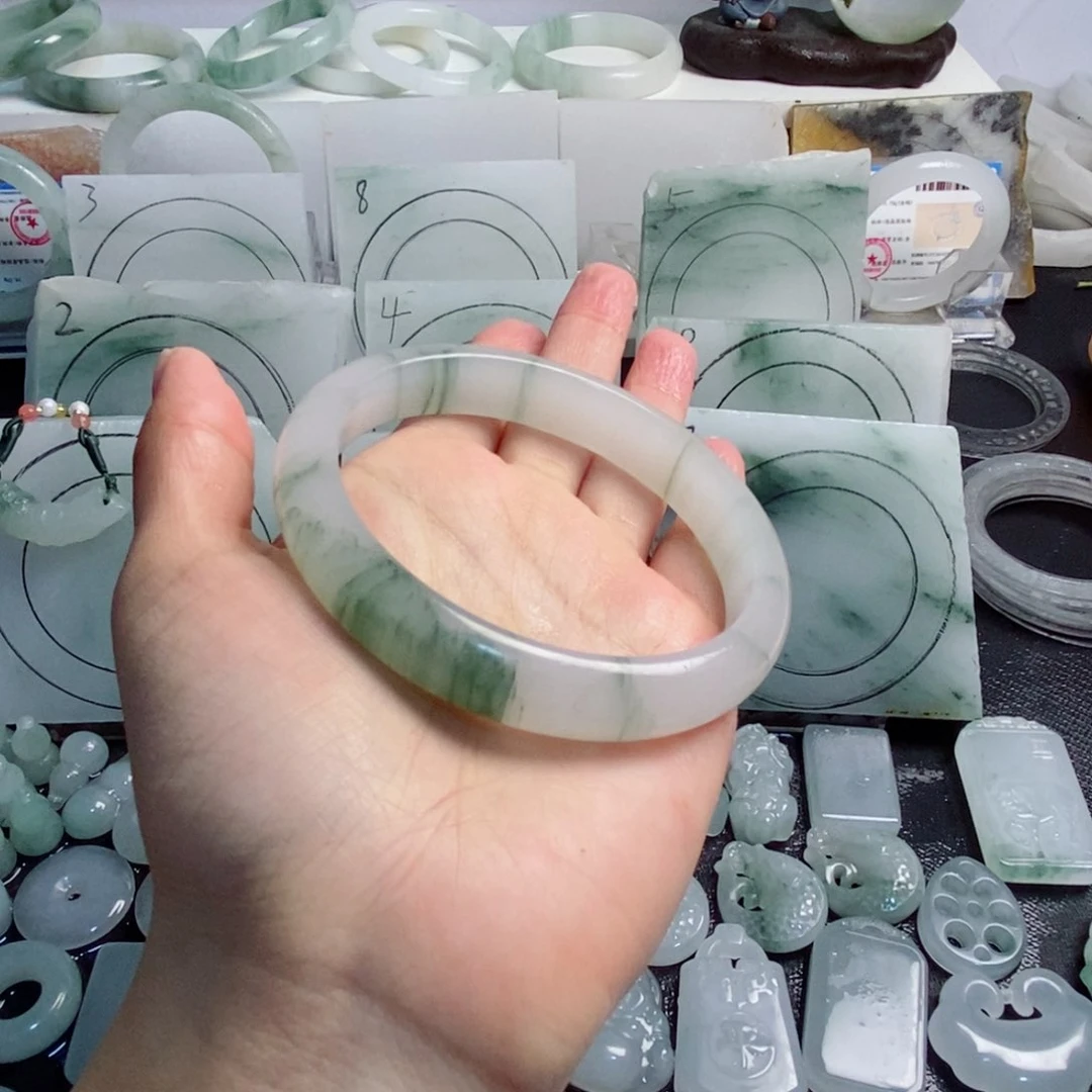 石英质玉手镯未镶嵌