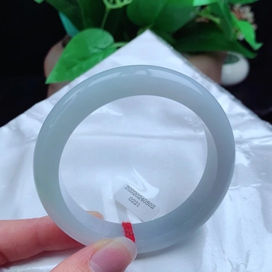翡翠手镯未镶嵌      正圈56+ 白月光