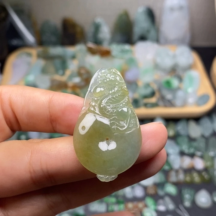 颈饰未镶嵌翡翠龙扣