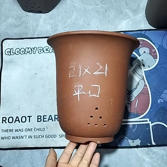 紫砂红泥平口金钟瑕疵一个