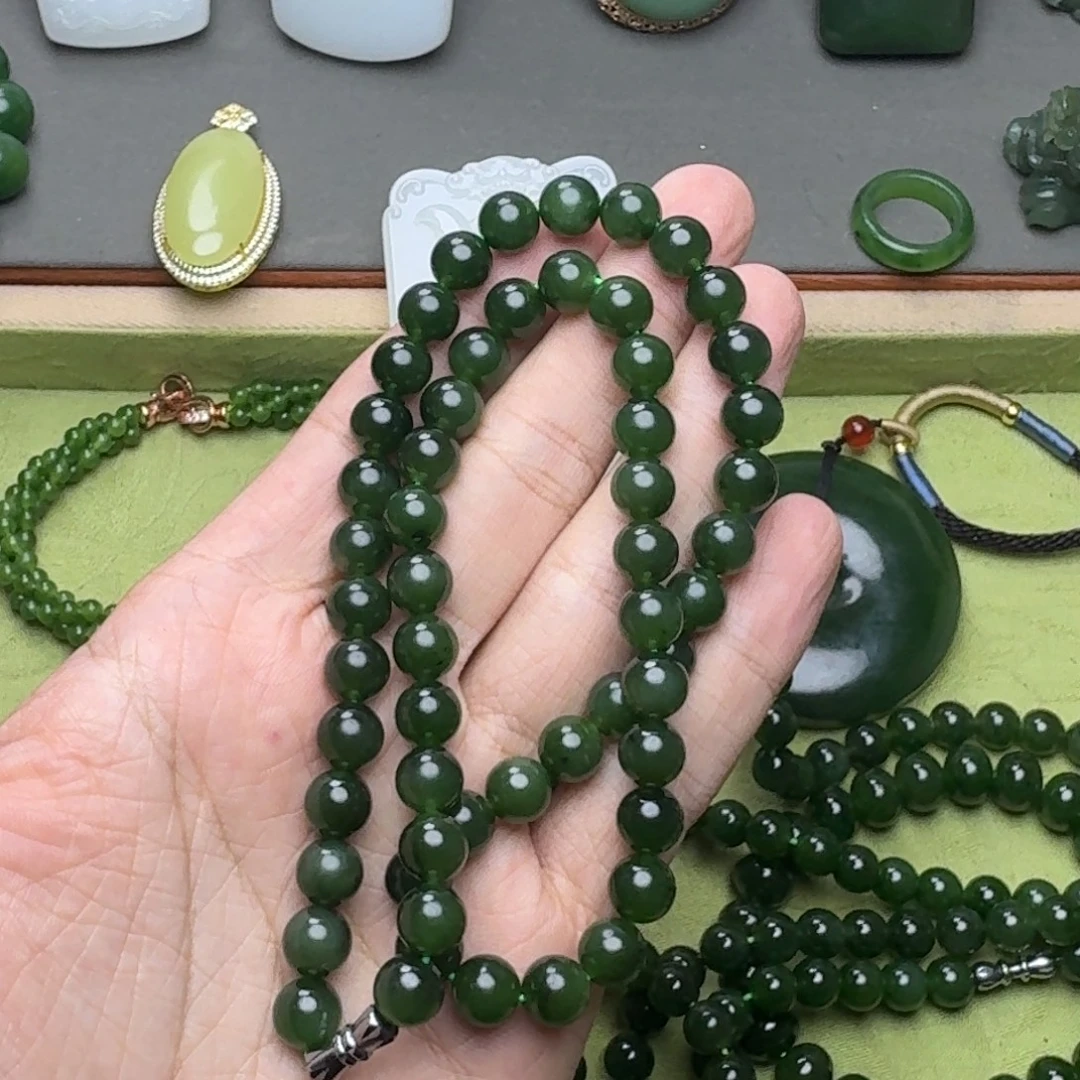 宠***爱和田玉（碧玉）未镶嵌手链