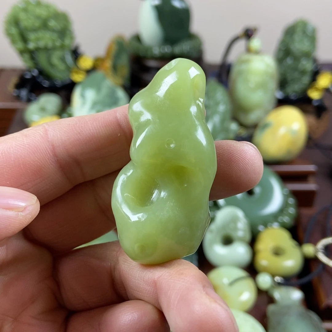 岫岩老玉（透闪石质玉）未镶嵌珠宝奇石