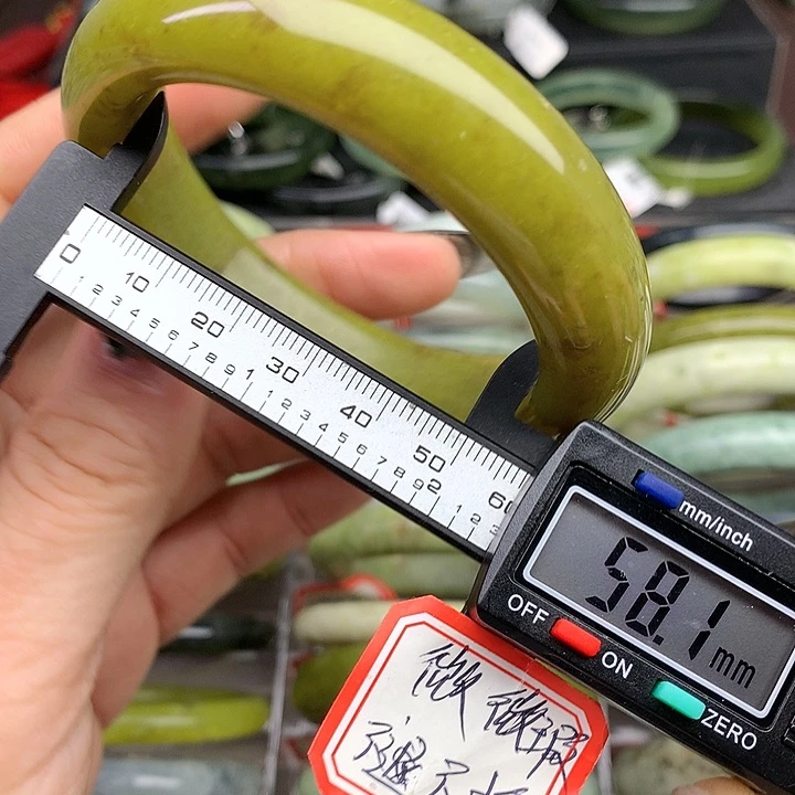 蛇纹石玉手镯未镶嵌323