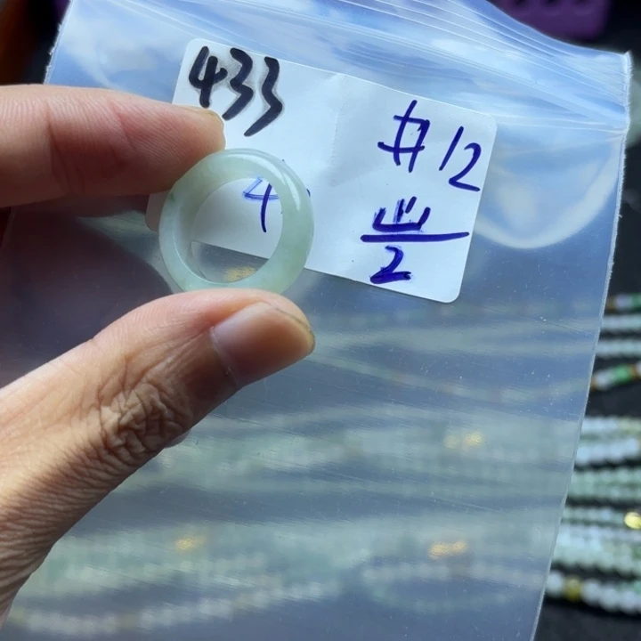 颈饰未镶嵌翡翠戒指