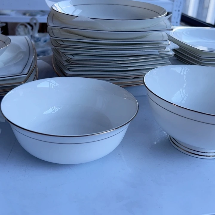 瓷金镶玉8个6寸平角，8个8饭，3个8奥